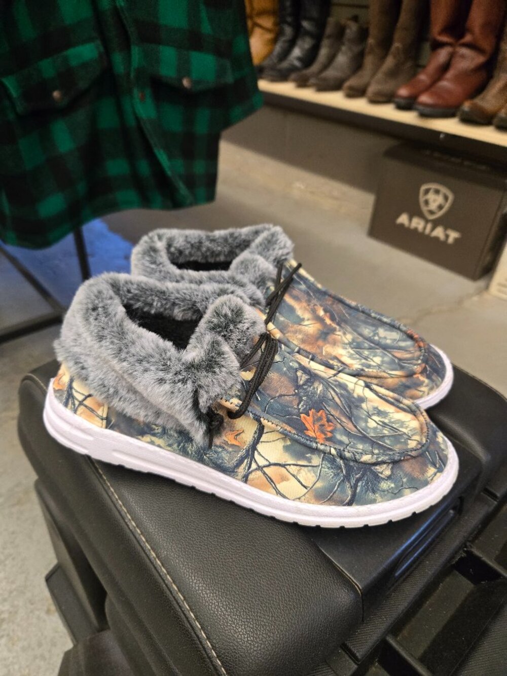 Lightweight Plush camoflauge Camo slipper shoes M/L